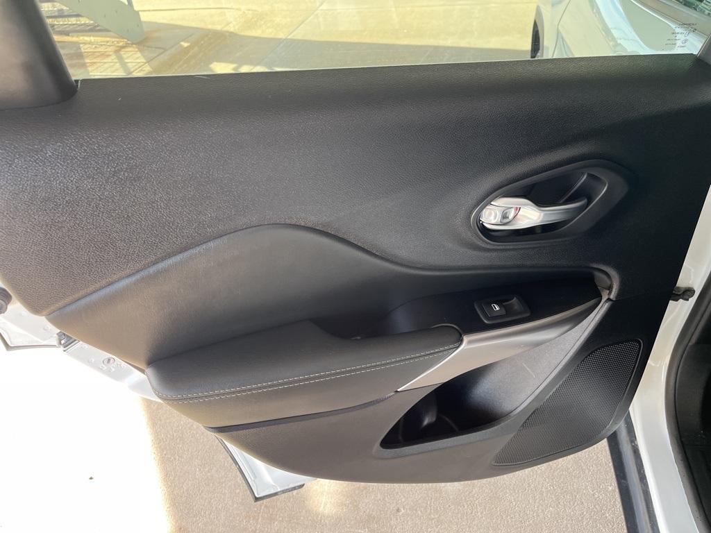 used 2022 Jeep Cherokee car, priced at $23,200