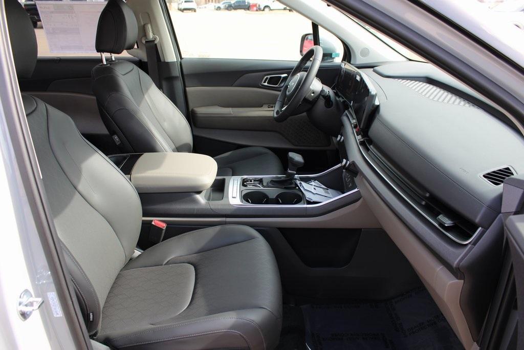 new 2026 Kia Carnival car, priced at $44,475