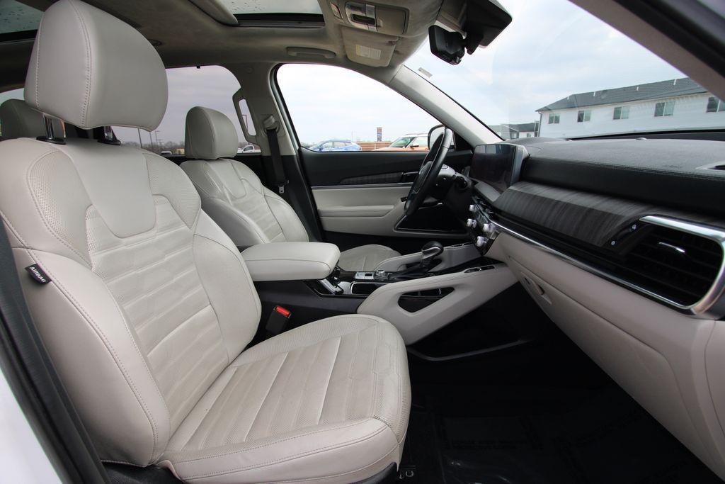 used 2023 Kia Telluride car, priced at $30,333