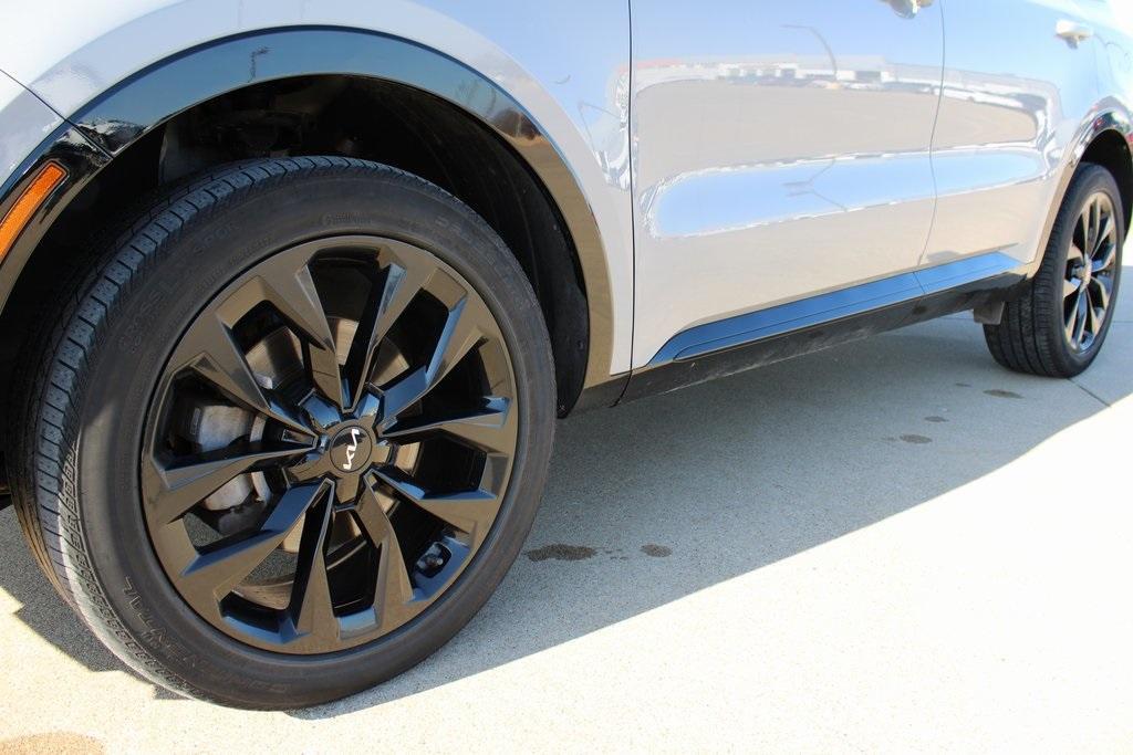 used 2023 Kia Sorento car, priced at $23,905