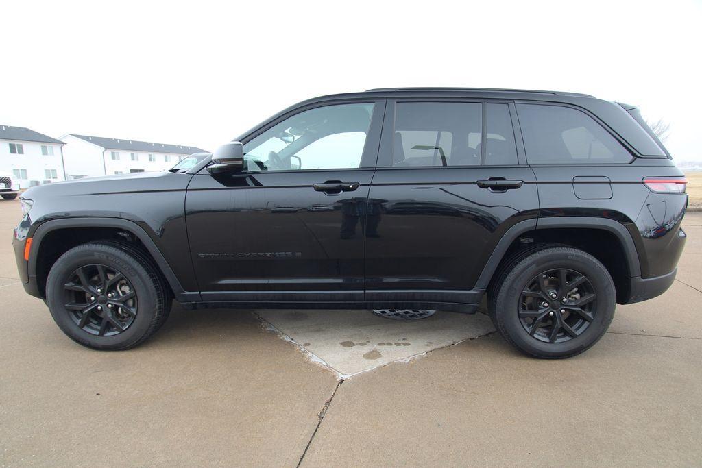used 2024 Jeep Grand Cherokee car, priced at $30,885