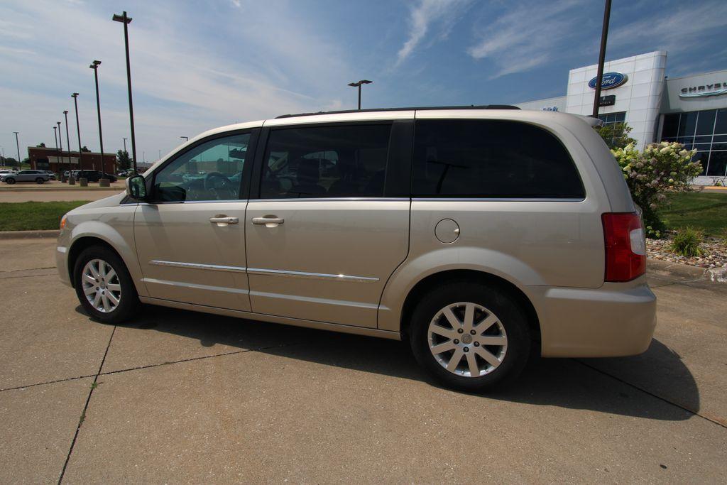 used 2015 Chrysler Town & Country car, priced at $11,030