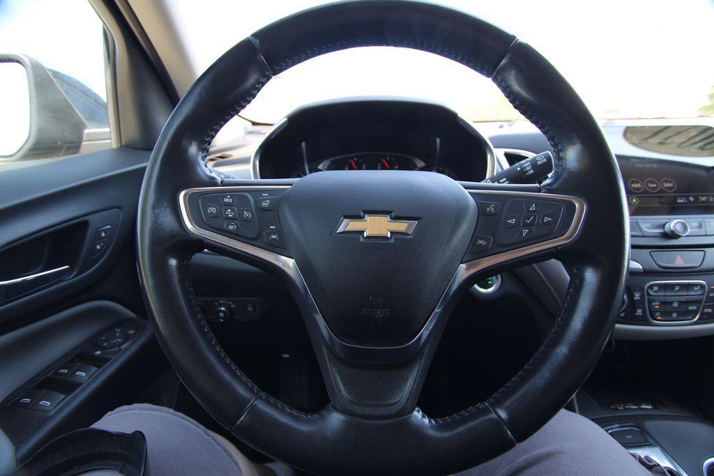 used 2021 Chevrolet Equinox car, priced at $17,333