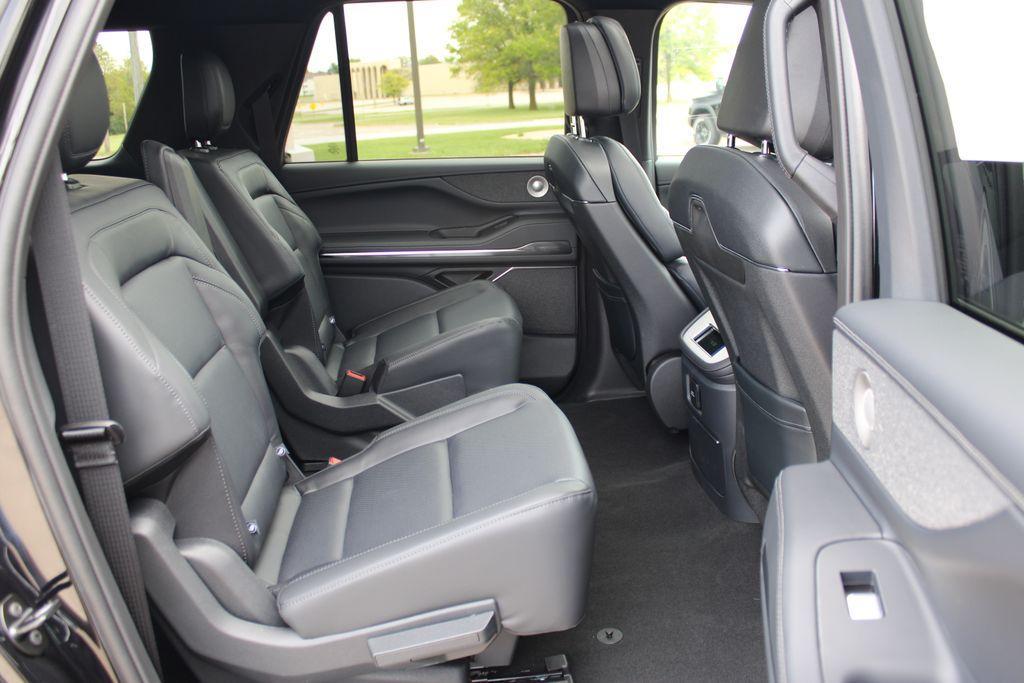 new 2026 Lincoln Navigator L car, priced at $101,328