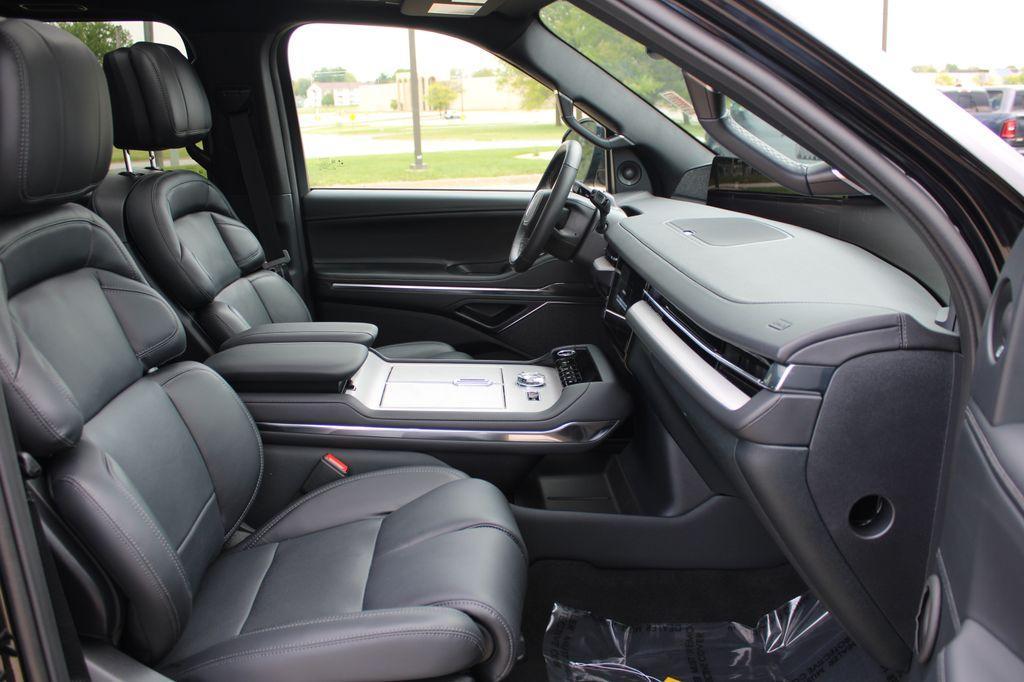 new 2026 Lincoln Navigator L car, priced at $101,328