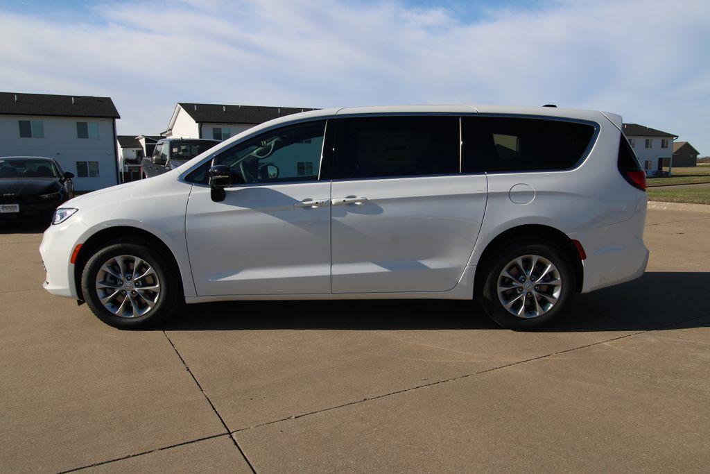 new 2026 Chrysler Pacifica car