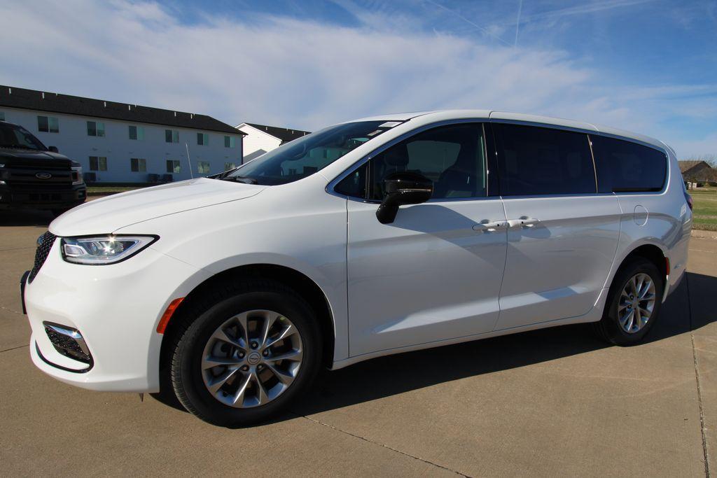 new 2026 Chrysler Pacifica car