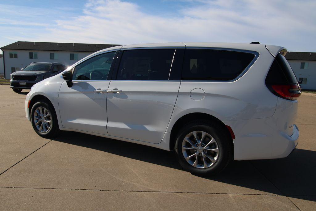 new 2026 Chrysler Pacifica car