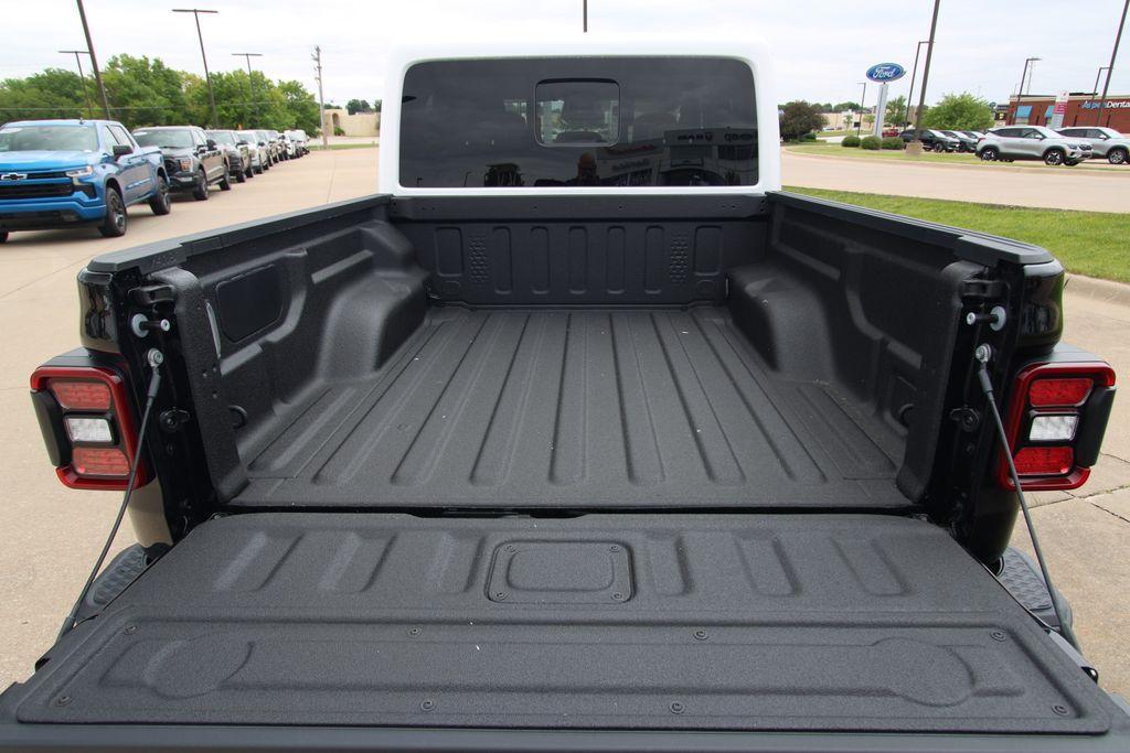 new 2026 Jeep Gladiator car, priced at $53,910