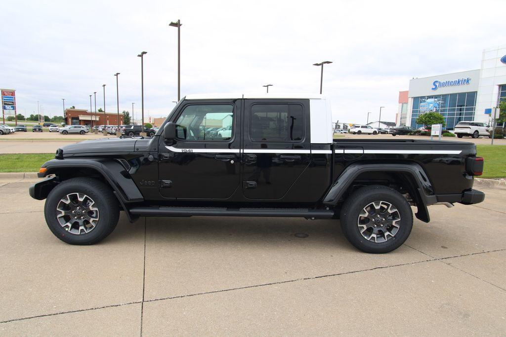 new 2026 Jeep Gladiator car, priced at $53,910