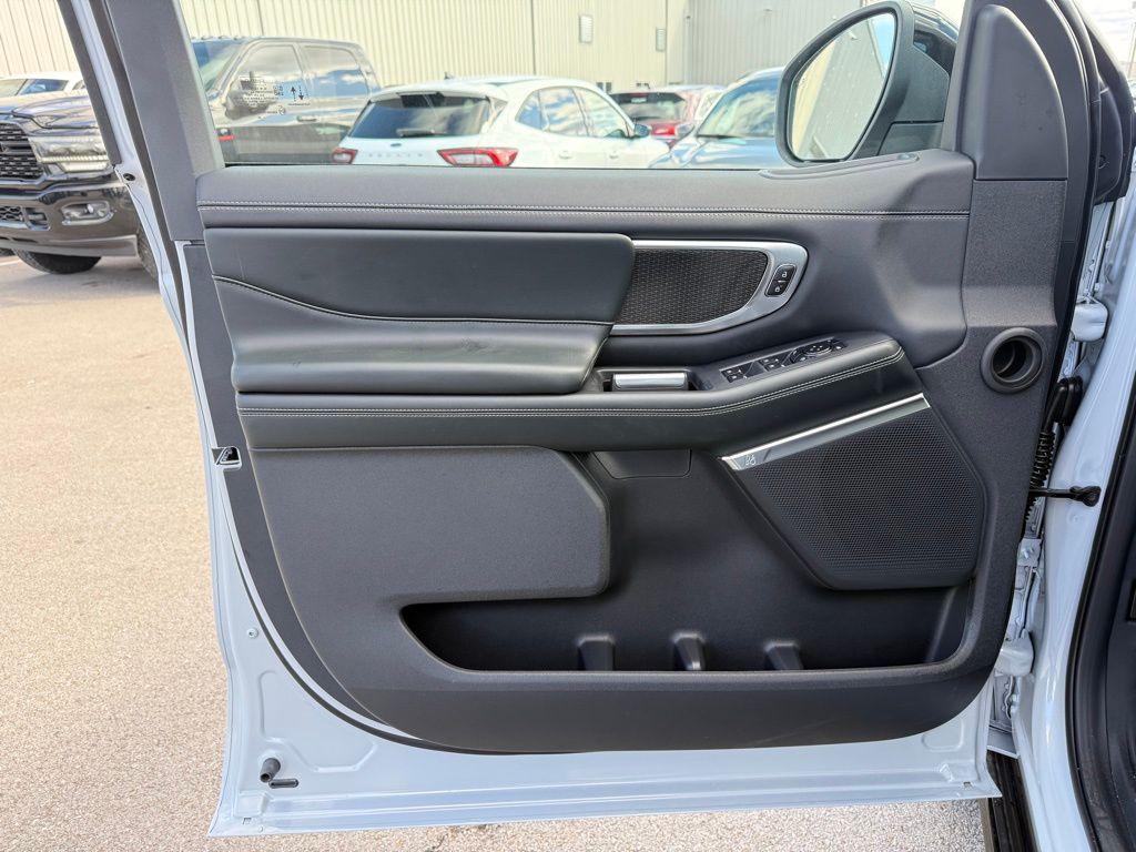 new 2026 Ford Expedition car, priced at $81,220