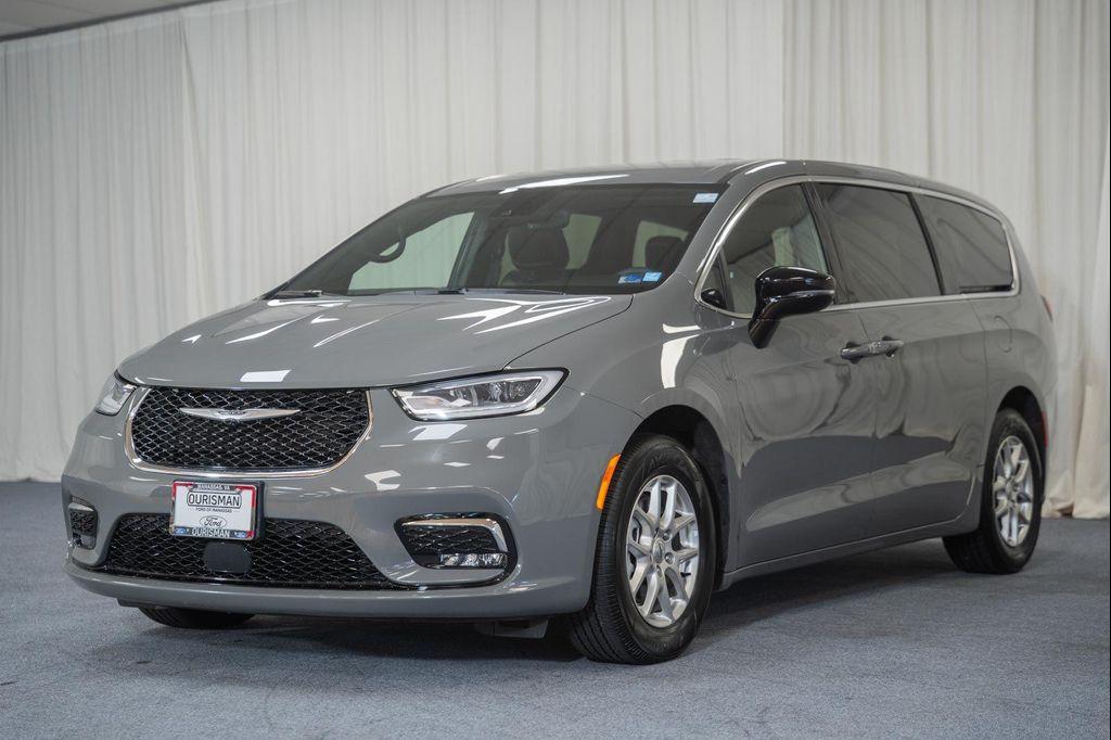used 2025 Chrysler Pacifica car, priced at $29,999