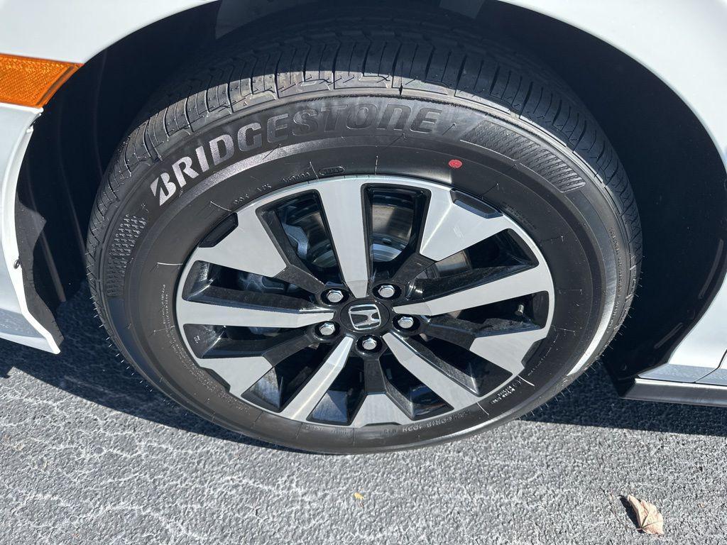 new 2026 Honda Odyssey car, priced at $42,626