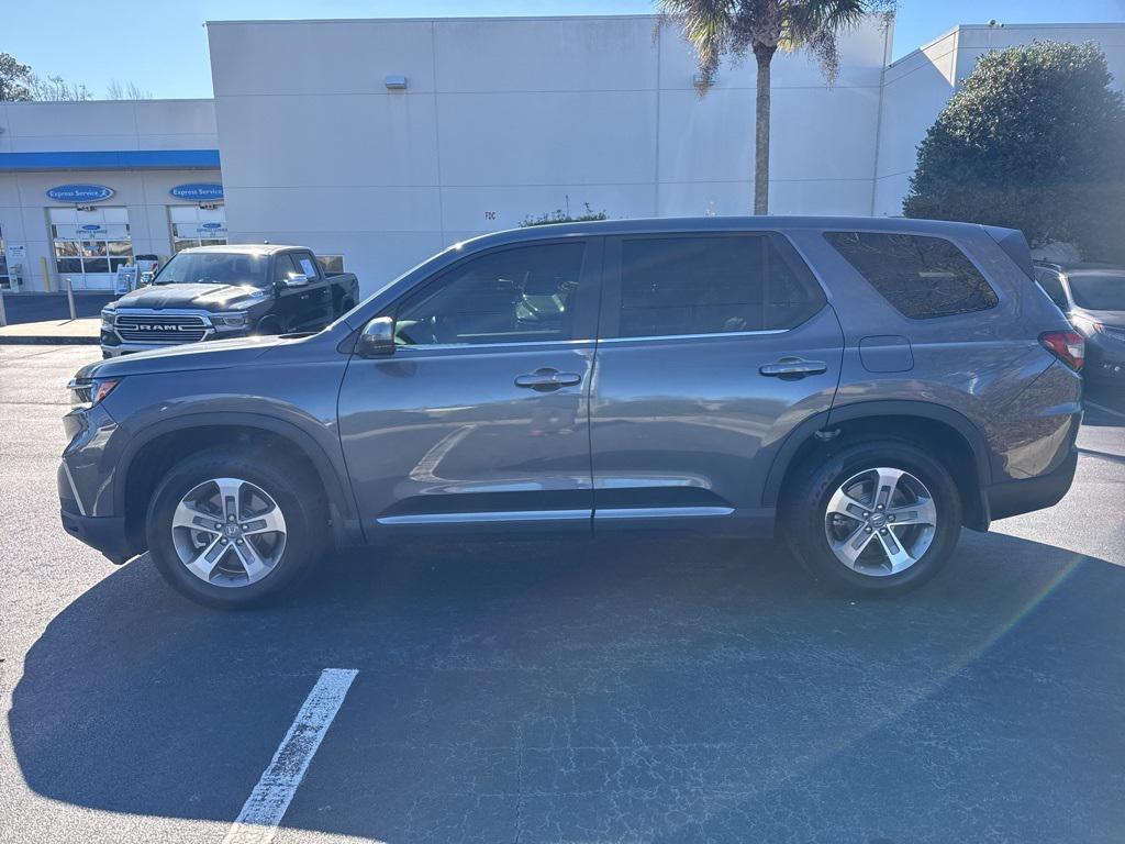 used 2025 Honda Pilot car, priced at $43,000