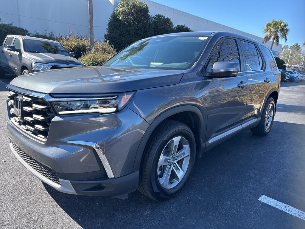 used 2025 Honda Pilot car, priced at $43,000