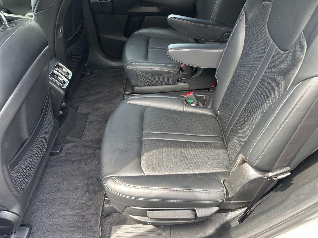 used 2023 Kia Sorento Hybrid car, priced at $29,000