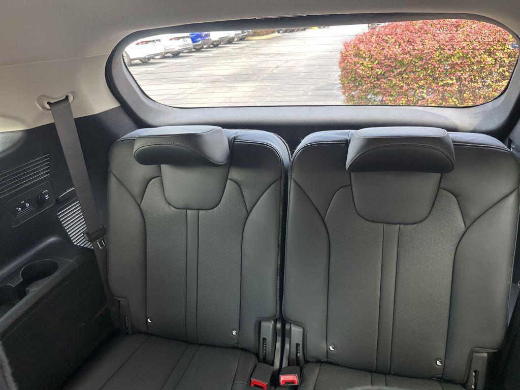 used 2023 Kia Sorento Hybrid car, priced at $29,000