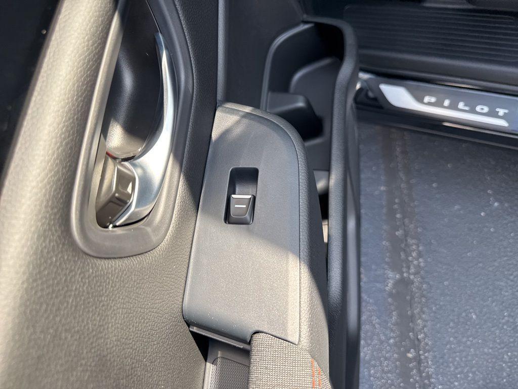 new 2026 Honda Pilot car, priced at $42,385