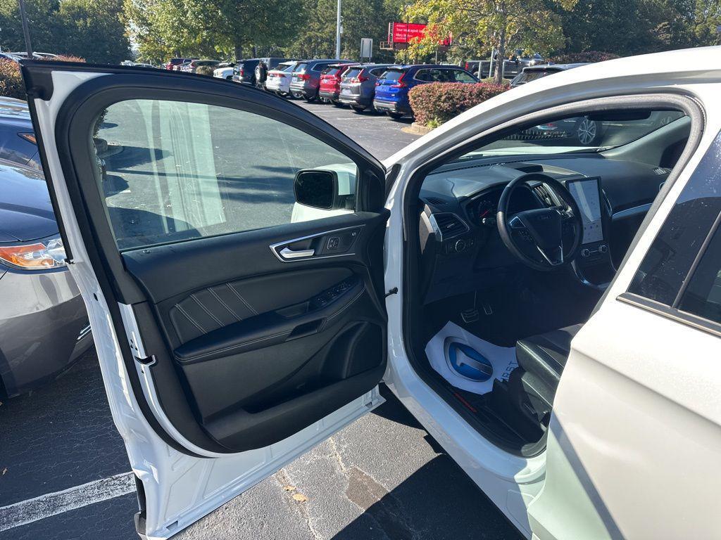 used 2022 Ford Edge car, priced at $30,000