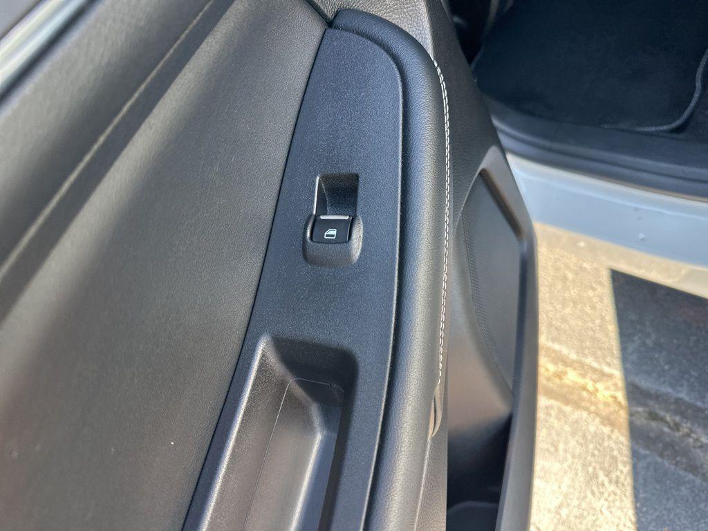 used 2022 Ford Edge car, priced at $30,000