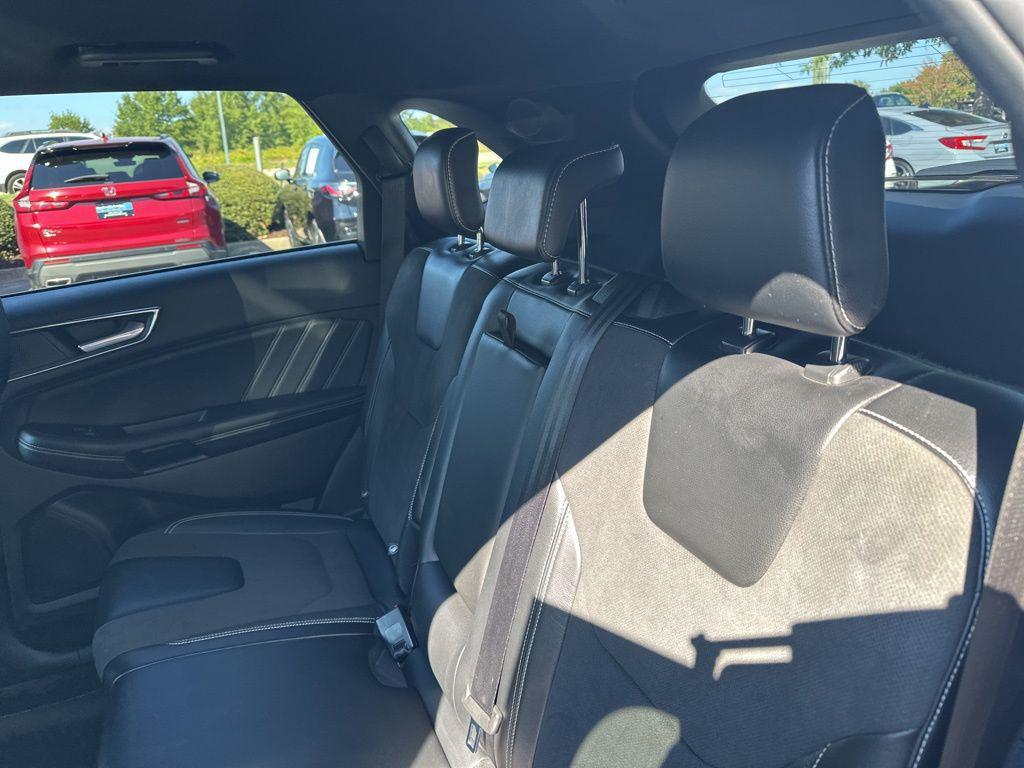 used 2022 Ford Edge car, priced at $30,000