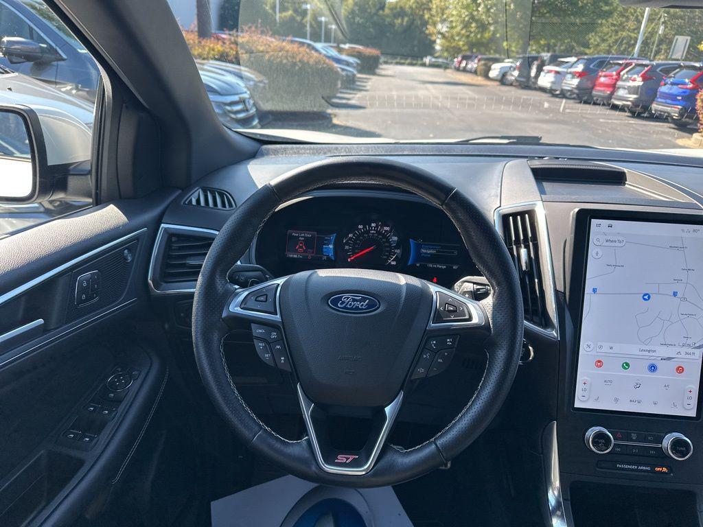 used 2022 Ford Edge car, priced at $30,000