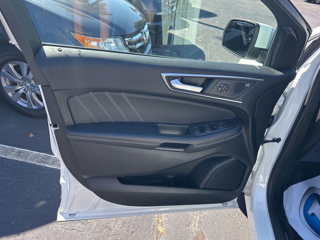 used 2022 Ford Edge car, priced at $30,000