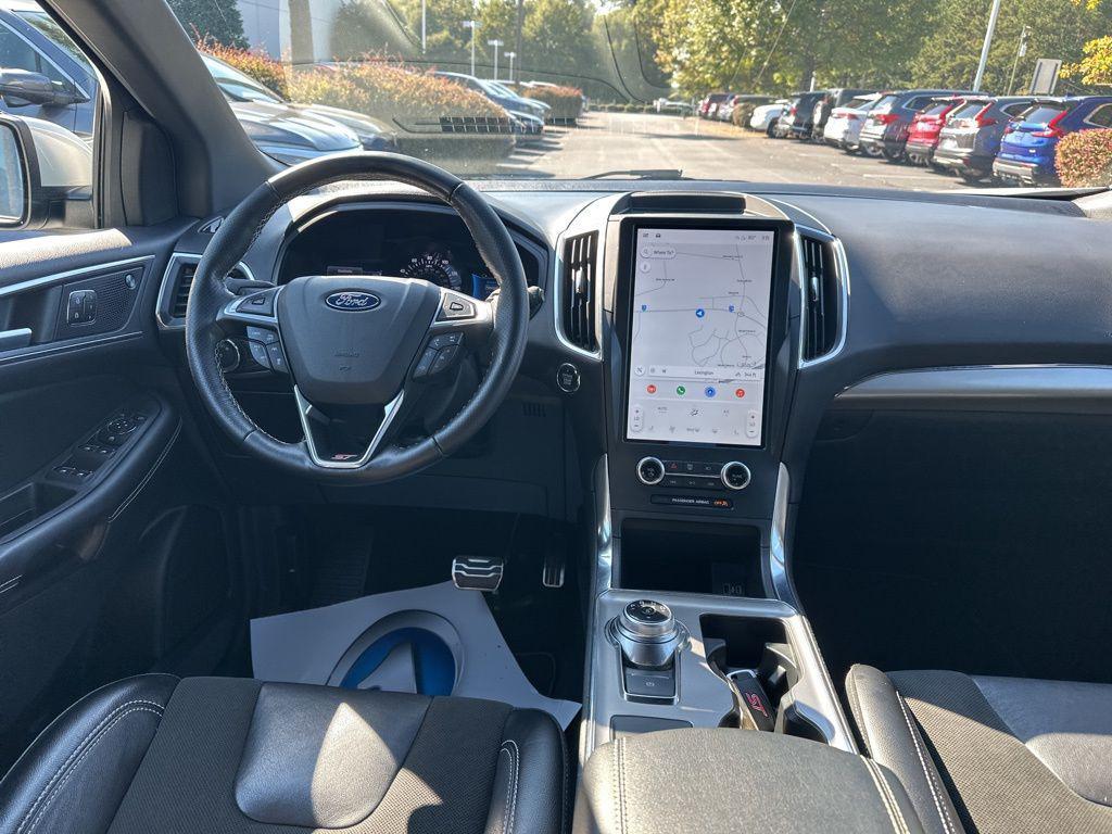 used 2022 Ford Edge car, priced at $30,000