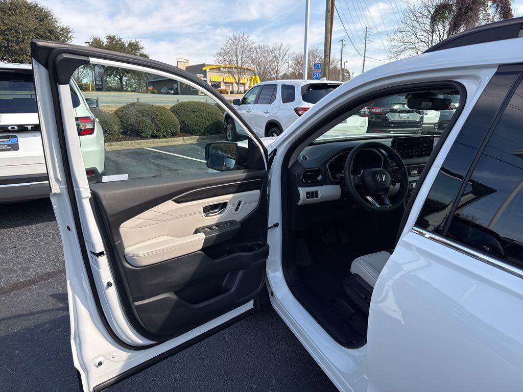 new 2026 Honda Pilot car, priced at $53,045