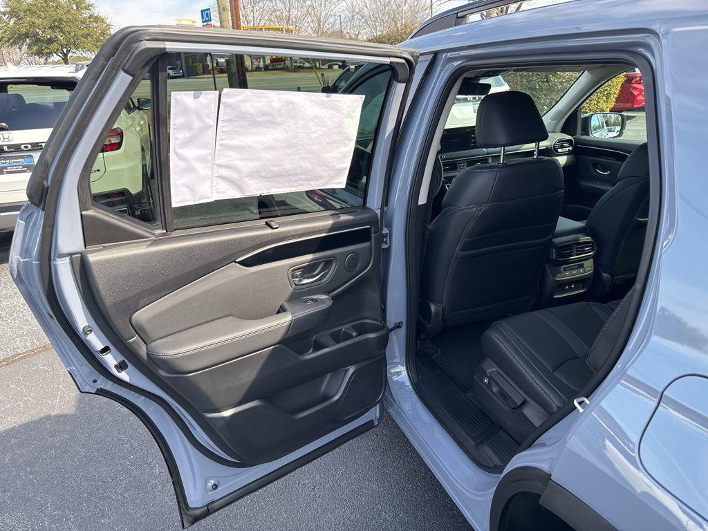 new 2026 Honda Pilot car, priced at $45,445
