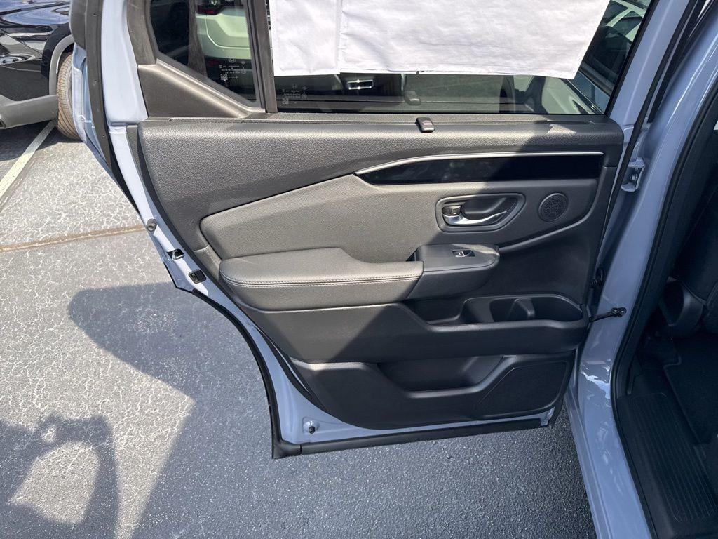 new 2026 Honda Pilot car, priced at $45,445