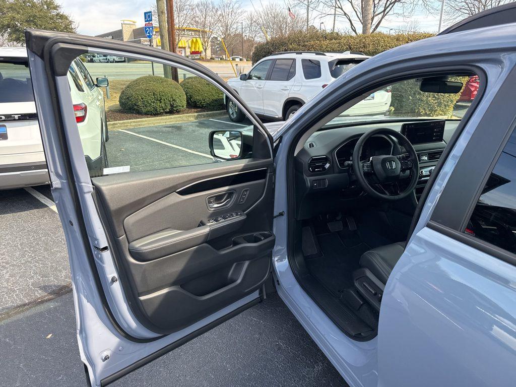 new 2026 Honda Pilot car, priced at $45,445