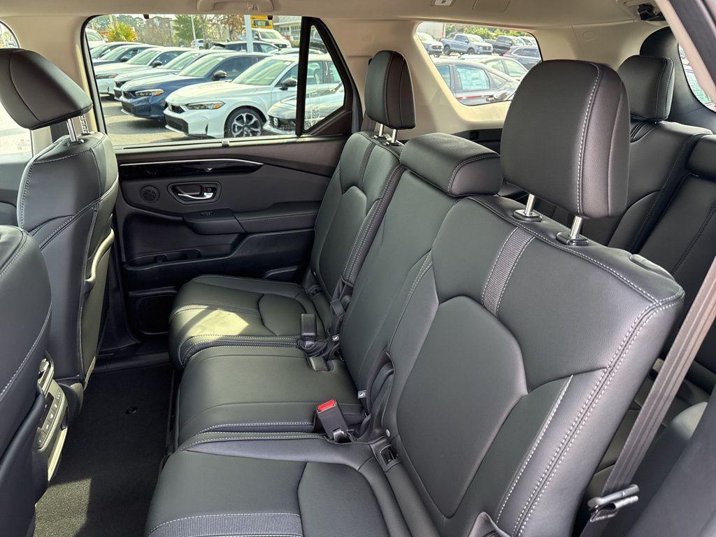 new 2026 Honda Pilot car, priced at $45,445