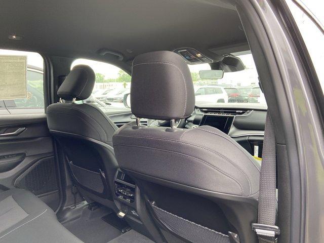 new 2025 Jeep Grand Cherokee car, priced at $38,815