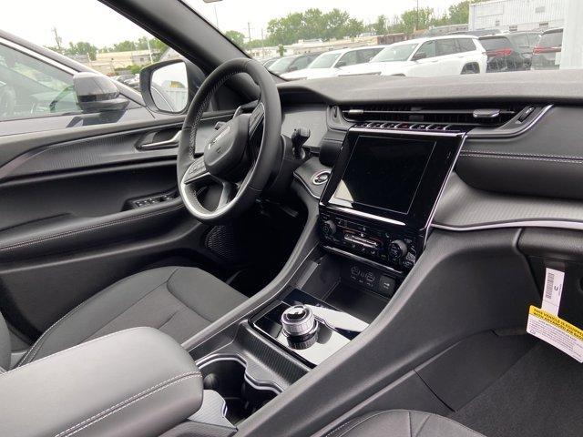 new 2025 Jeep Grand Cherokee car, priced at $38,815