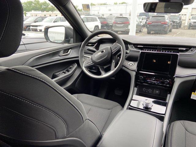 new 2025 Jeep Grand Cherokee car, priced at $38,815