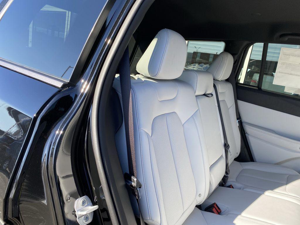new 2026 Jeep Cherokee car, priced at $41,610