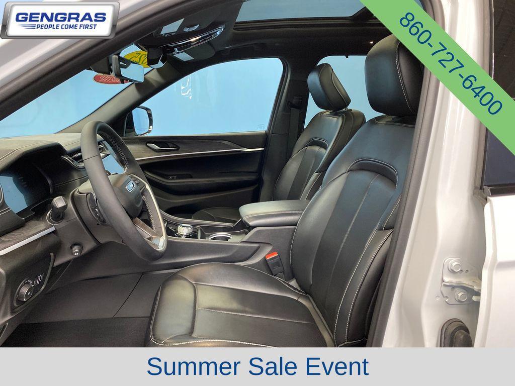 used 2025 Jeep Grand Cherokee car, priced at $37,044