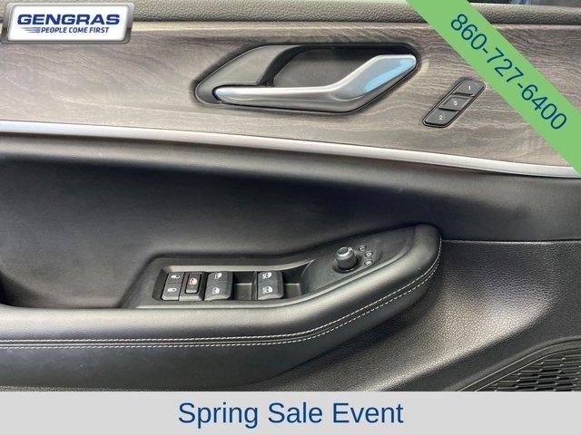 used 2025 Jeep Grand Cherokee car, priced at $36,990