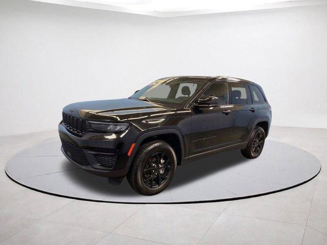 used 2025 Jeep Grand Cherokee car, priced at $33,189