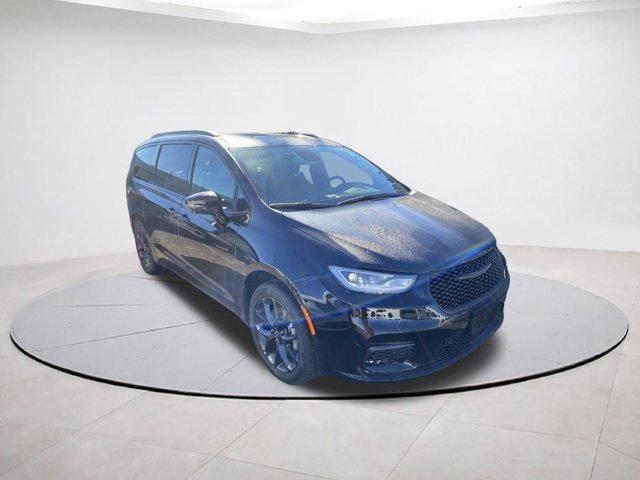 new 2026 Chrysler Pacifica car, priced at $56,076
