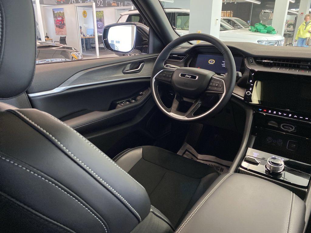 new 2026 Jeep Grand Cherokee car, priced at $48,091