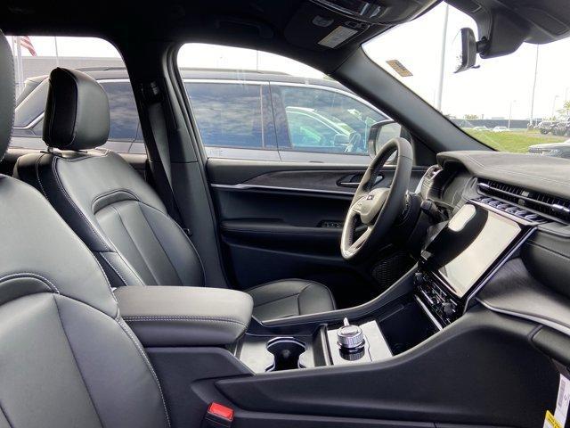 new 2025 Jeep Grand Cherokee car, priced at $42,527