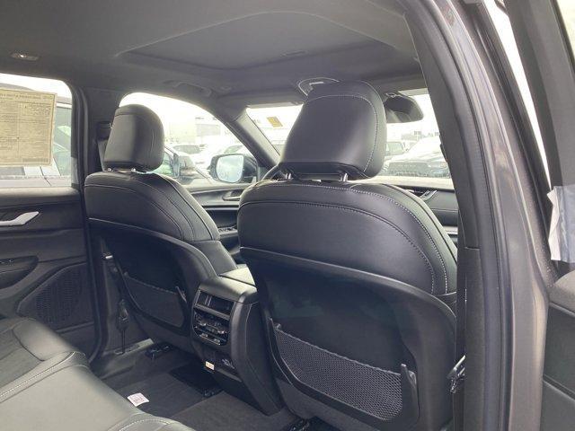 new 2025 Jeep Grand Cherokee car, priced at $43,926