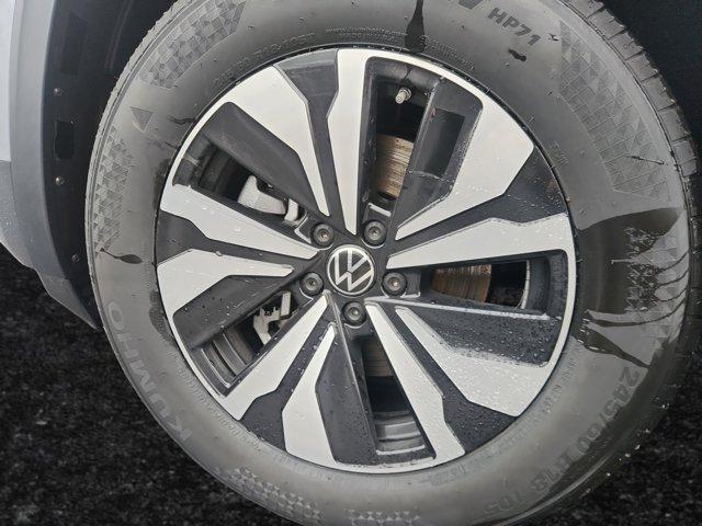 new 2026 Volkswagen Atlas car, priced at $43,024