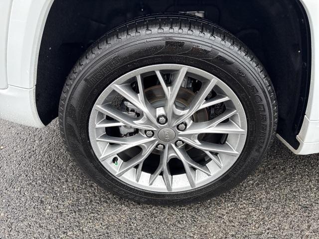 used 2025 Jeep Grand Cherokee car, priced at $49,996