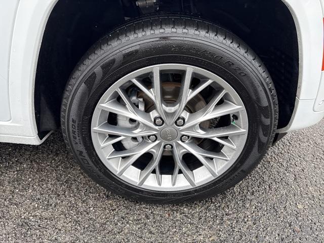 used 2025 Jeep Grand Cherokee car, priced at $49,996