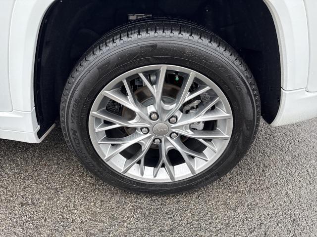 used 2025 Jeep Grand Cherokee car, priced at $49,996