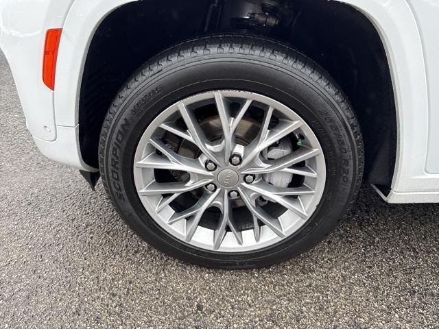 used 2025 Jeep Grand Cherokee car, priced at $49,996