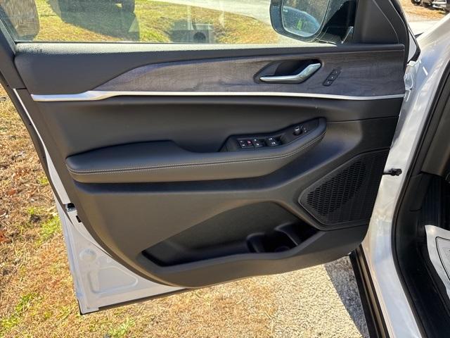 new 2025 Jeep Grand Cherokee car, priced at $48,497